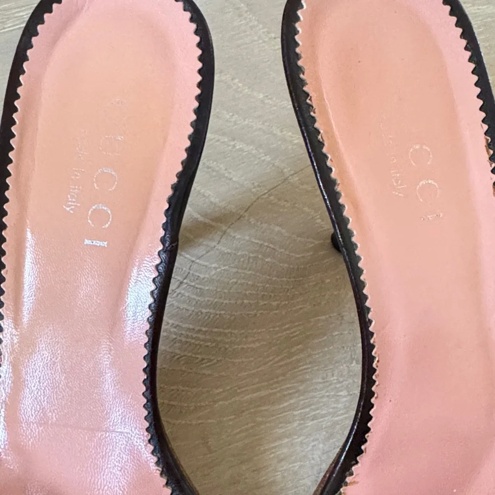 Gucci Brown Slide Sandals with Bow Detail - Picture 7 of 10